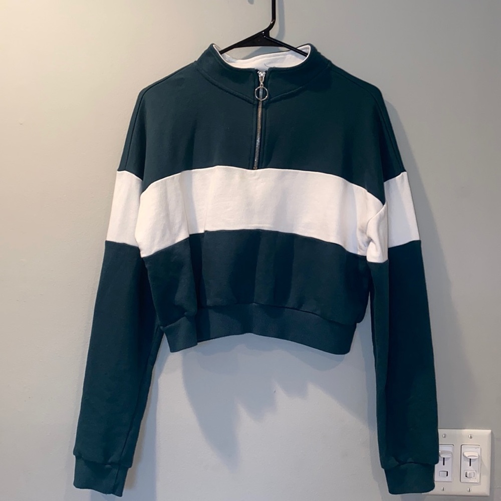 Half-Zip Cropped Green & White Sweatshirt